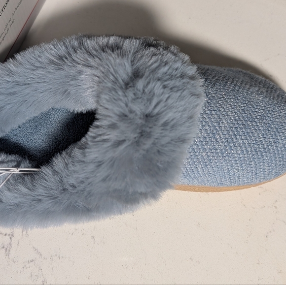 Isotoner Light Blue Women's Slippers Sz XL (9.5 - 10) - Picture 2 of 6